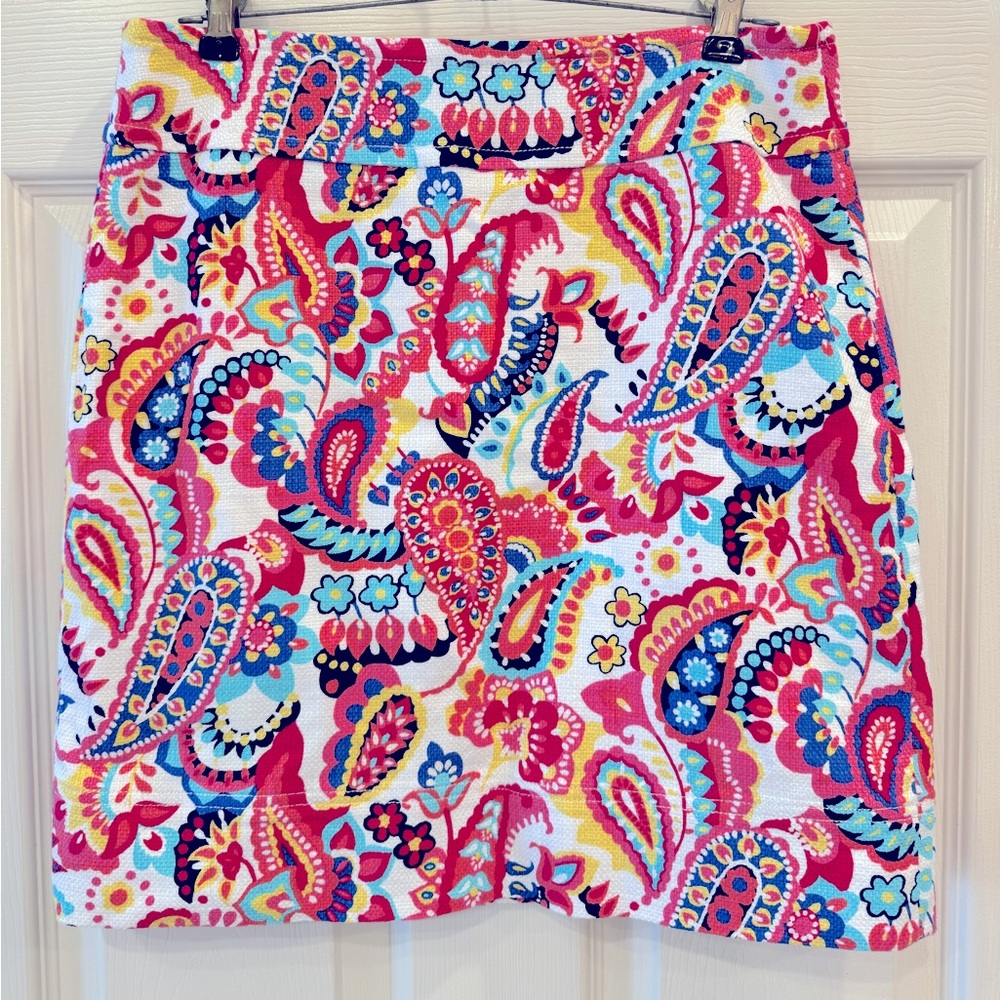Talbots Pencil Skirt in a fun Spring/Summer Paisley print. Size 4